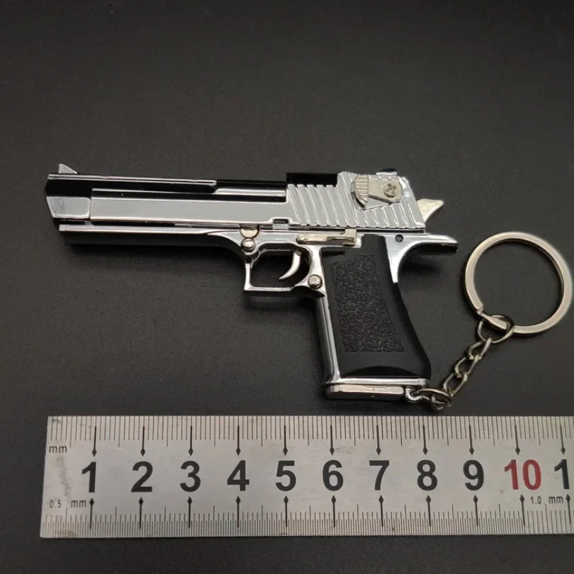 1:3 Maßstab Metall Mini-Spielzeugpistolen-Modell Legierung Schlüsselanhänger Täuschend Echt Aussehend Sammlerstück PUBG Exquisite Tragbare Dekorationen Geschenke für Freunde – Detail 6