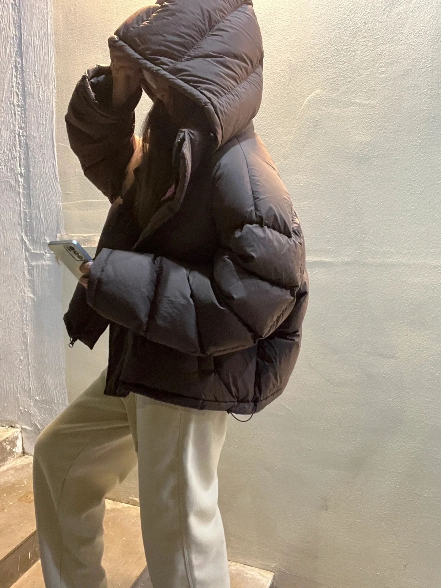 プレミアムブラウンフード付きオルトダウンジャケット女性用冬2023新作スモールサイズブレッドスレ韓国風アウターウェア通勤防風