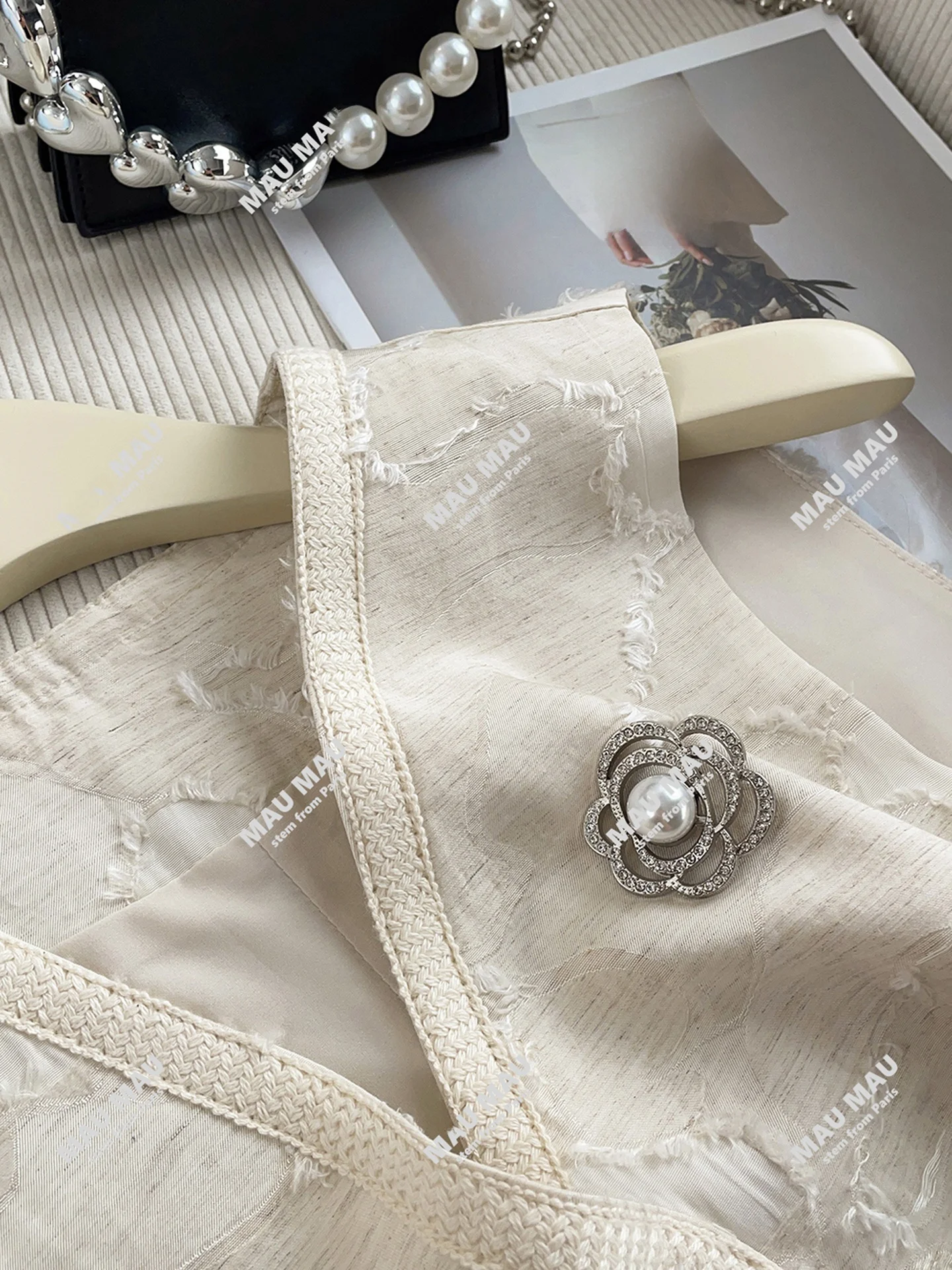 High-End Autumn Women's Faion Set with V-Ne Vest Top And orts Ele Miss Rich Sle Polyester Fiber Button Closure