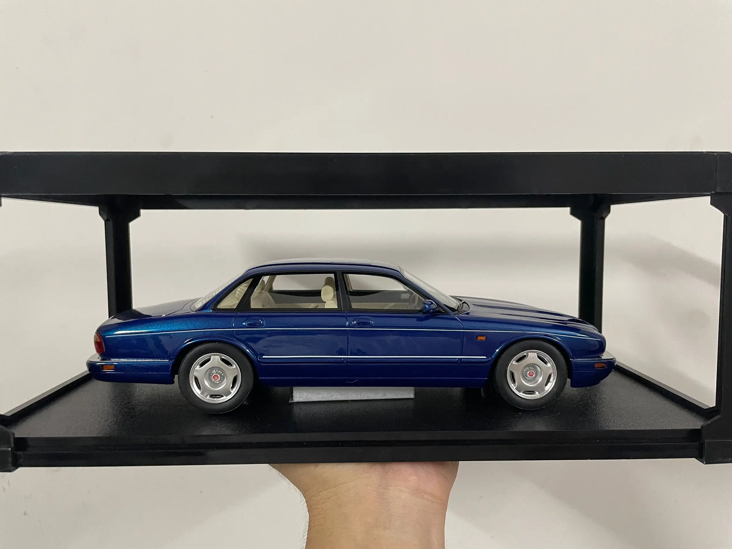 Juguete de resina a escala 1:18, modelo de coche coleccionable, XJP X300 Antigua 1995, decoración de escena de regalo de cumpleaños para niño
