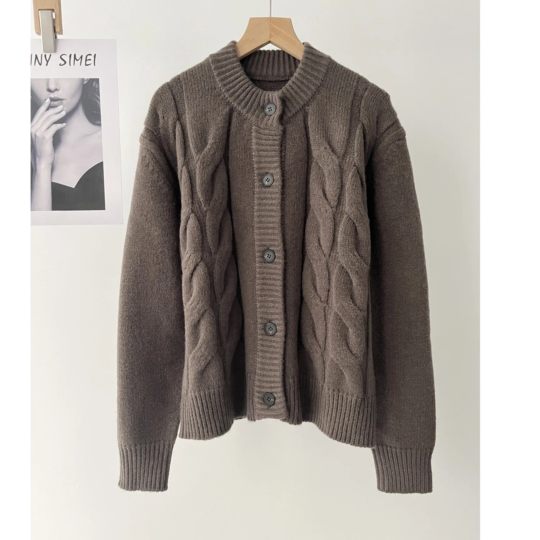 

Women's casual lazy wind twisted twist short version crew neck knitted cardigan 16a-1959