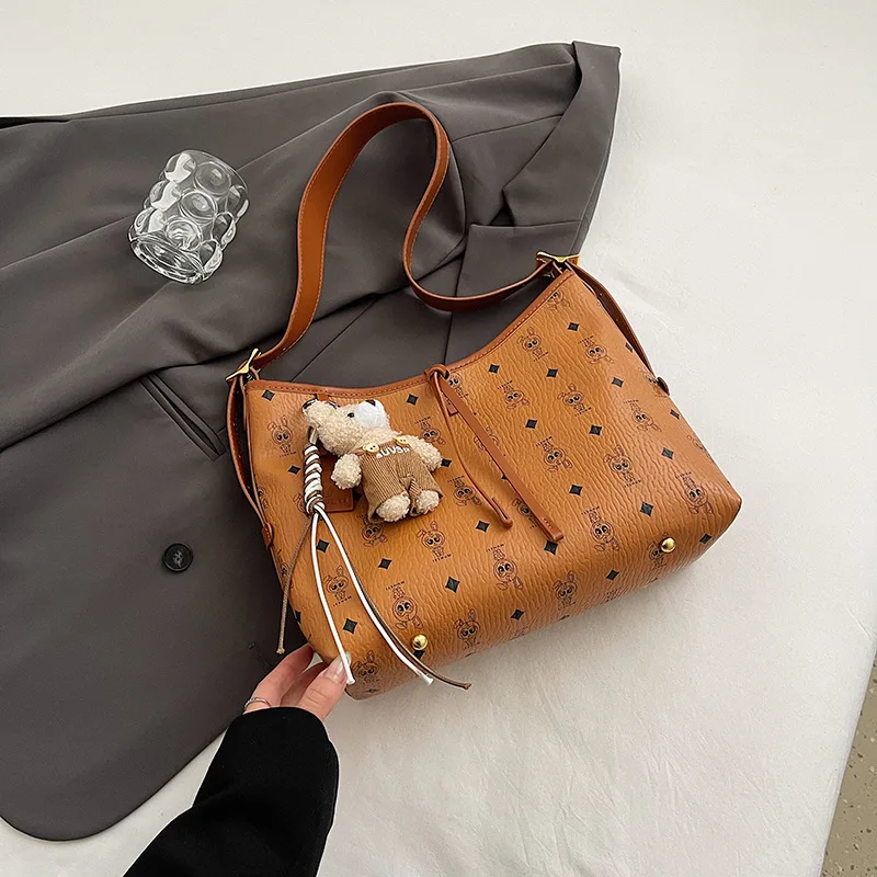 

2024 Новая женская большая сумка с рисунком, большая вместительная сумка через плечо, вместительная сумка с принтом, элегантная и универсальная ​