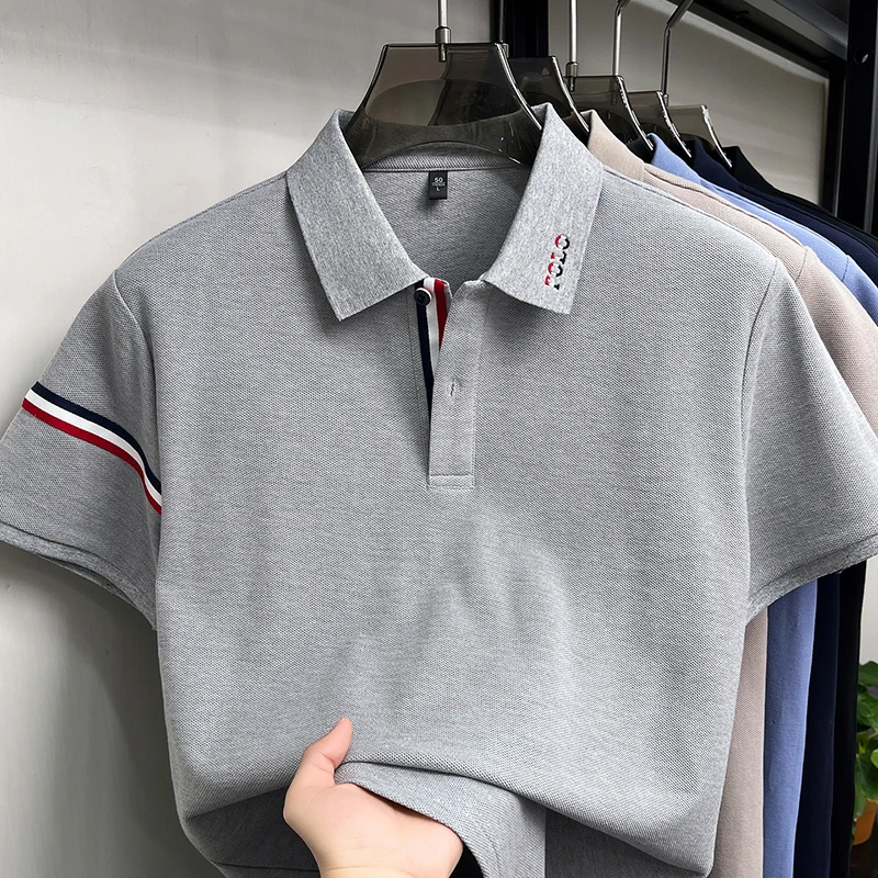 100% Baumwolle Herren Kurzarm-Poloshirt mit Kragen, Knöpfen und Buchstaben-Stickerei, Neues Sommer-Poloshirt, Lässige Mode, Atmungsaktive Herrenbekleidung – Detail 15