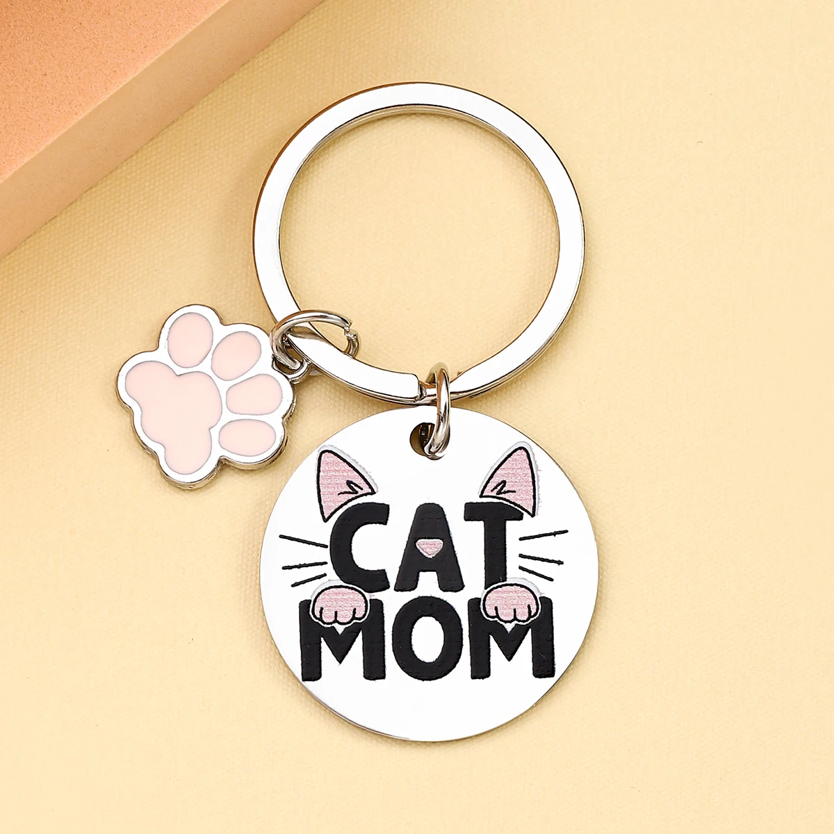 Cat Mom Keychain Gift - Ideal for Mother\'s Day, Christmas, Thanksgiving, and any holiday, perfect for giving to friends