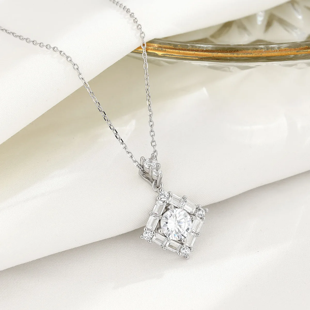 Unique and Stylish s925 Sterling Silver Diamond-Encrusted Square Necklace - Crystal Cubic Collarbone Chain for Women