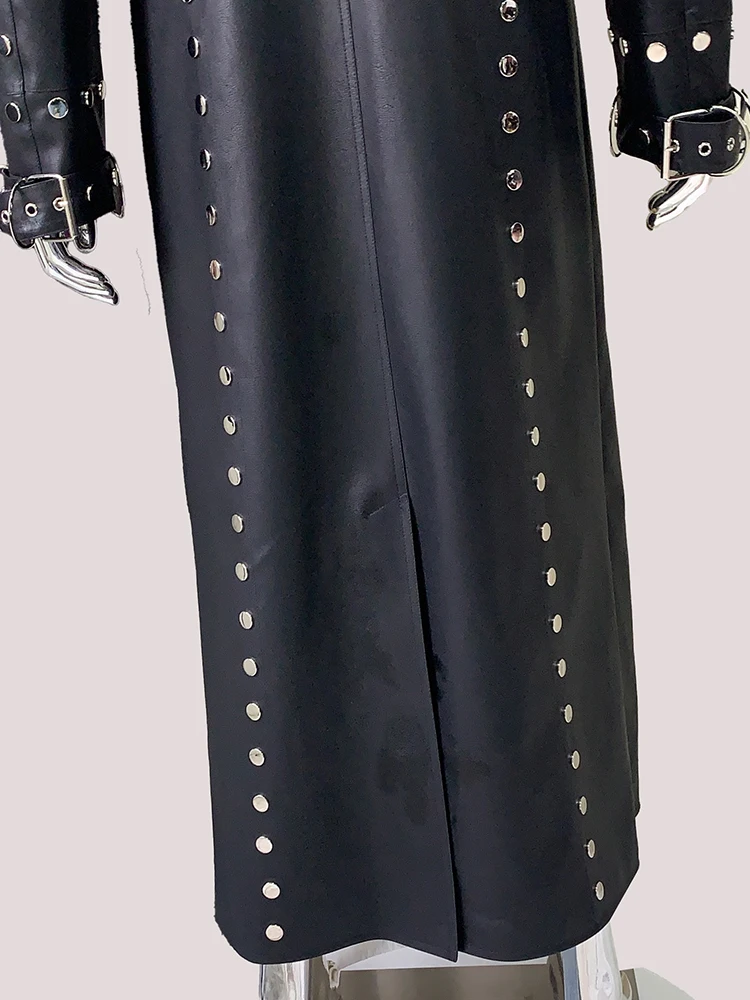 Mauroicardi Mantel Jas Hujan Kulit Imitasi Hitam Panjang Keren Musim Gugur Pakaian Gaya Punk Mewah Paku Keling Pria Pakaian Jalanan Fashion Eropa 2025