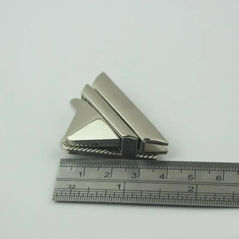Cerradura de presión triangular de Metal de 4,6 CM, cerradura giratoria para bolso DIY, bolso, herrajes para equipaje, cierre, piezas de bolsa, accesorios
