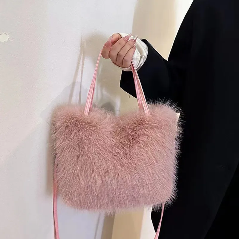 Faux Fur Toteกระเป๋าผู้หญิงPlush Luxury Designสุภาพสตรีกระเป๋าถือฤดูหนาวCrossbodyไหล่กระเป๋าBolsa Feminina 2025 ใหม่