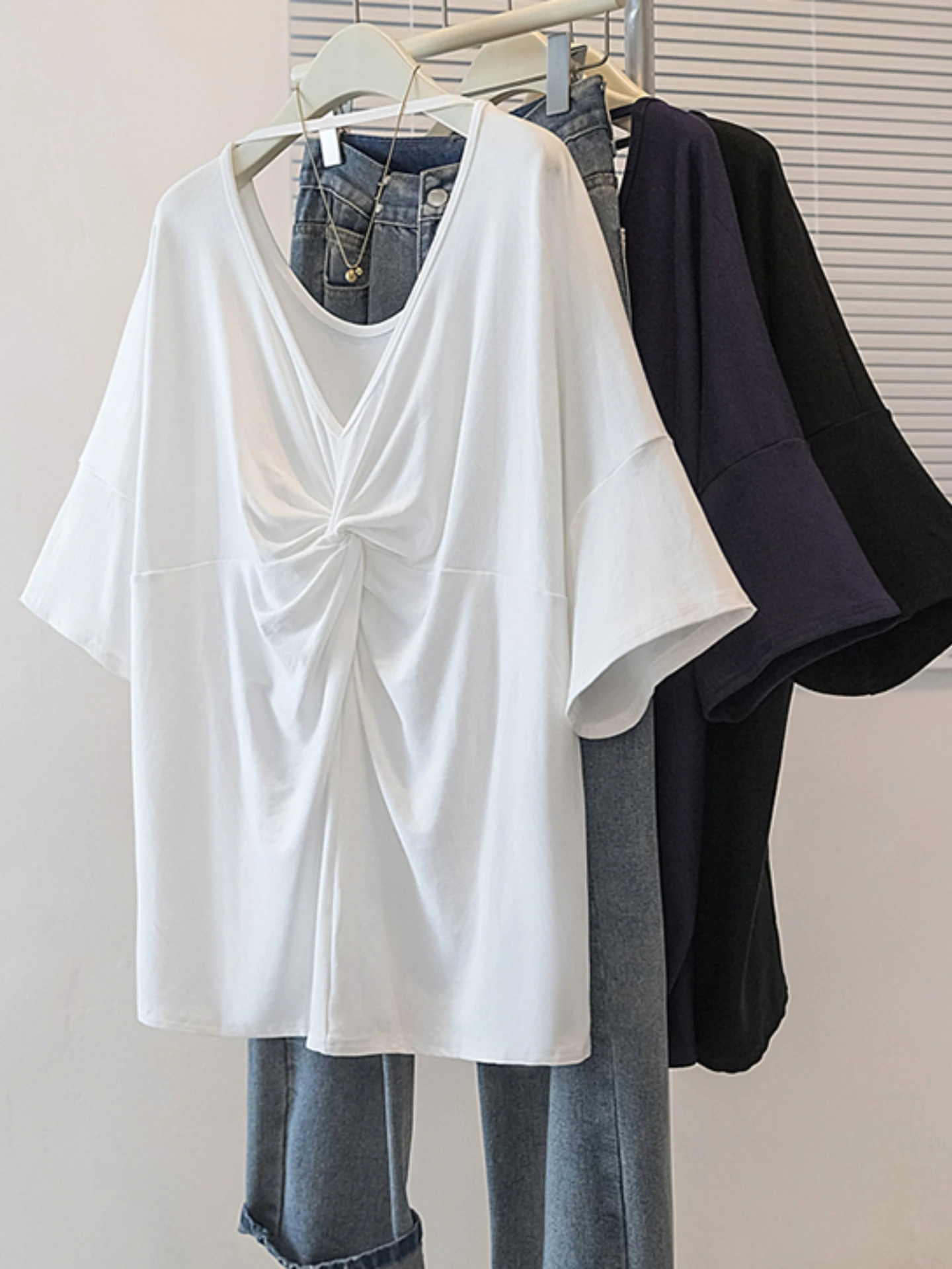 Chic V-Neck Short Sleeve T-Shirt Women's Summer Fashion plus Size Conceal Belly Design Knot Top Elegant Base Shirt