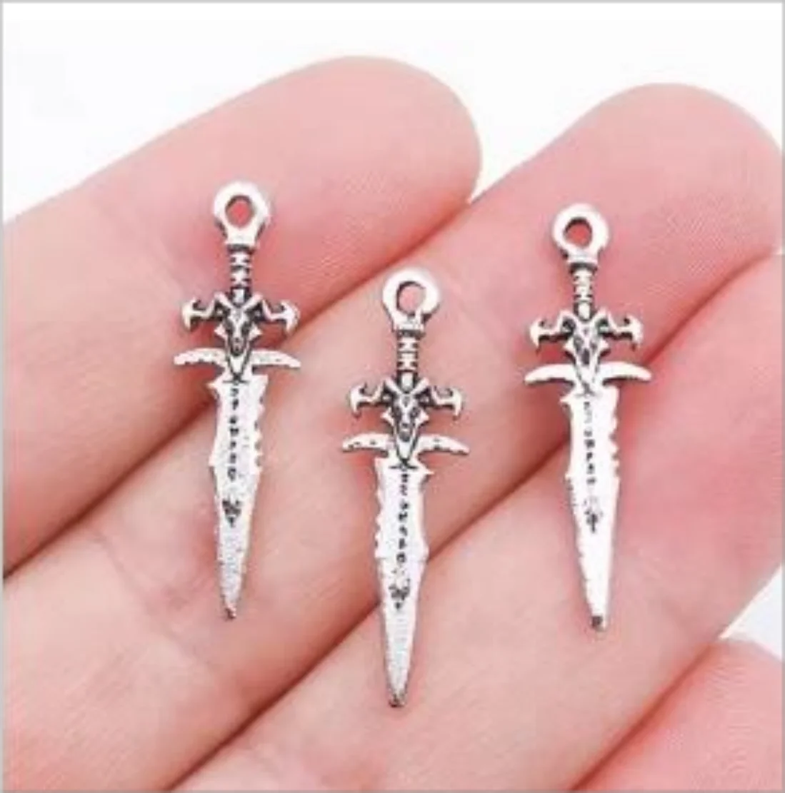30 unids/lote 29x9mm aleación de Zinc plata antigua daga espada encantos colgante diseñador encantos ajuste joyería hacer accesorios de joyería DIY