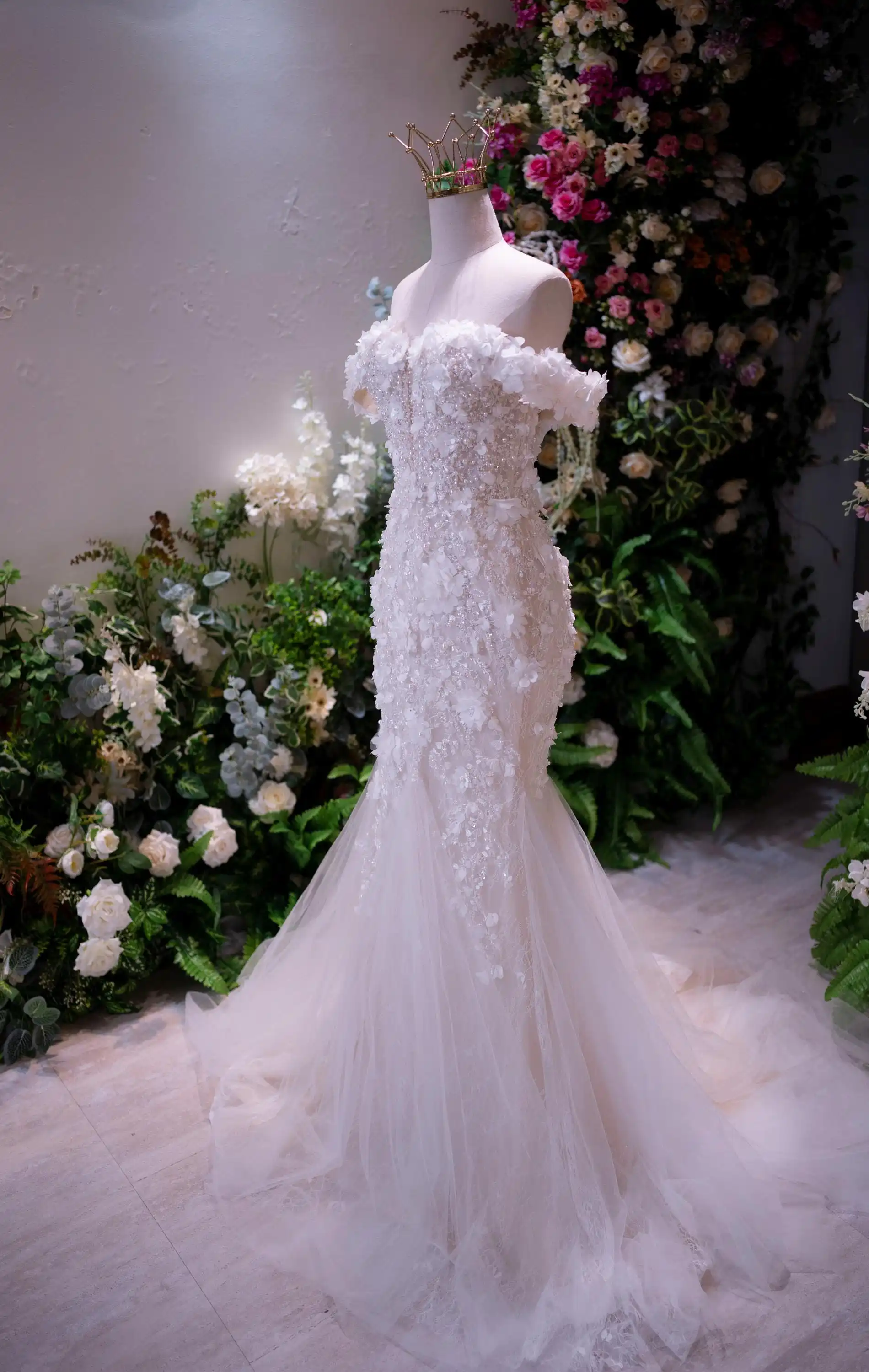 Elegant Off Shoulder Mermaid Wedding Dress Sweetheart 3D Decal White Ball Dress Tail Train Bead Tulle Bride Dress Customize