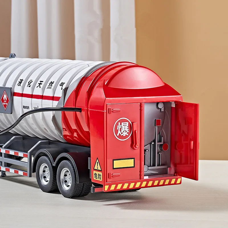 High simulation 1:24 alloy oil tank truck model,engineering vehicle transport vehicle toys,children\'s gifts,wholesale