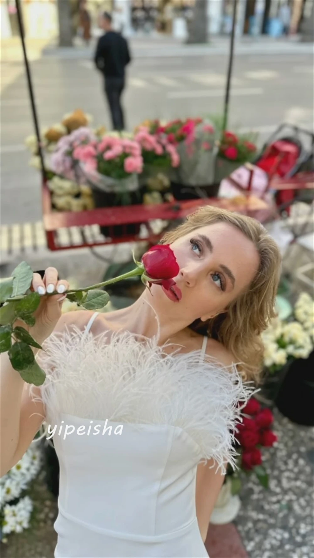 Vestido de graduación de Navidad fruncido con plumas, traje Midi de sirena sin tirantes, a medida, para ocasiones nocturnas, Arabia Saudita