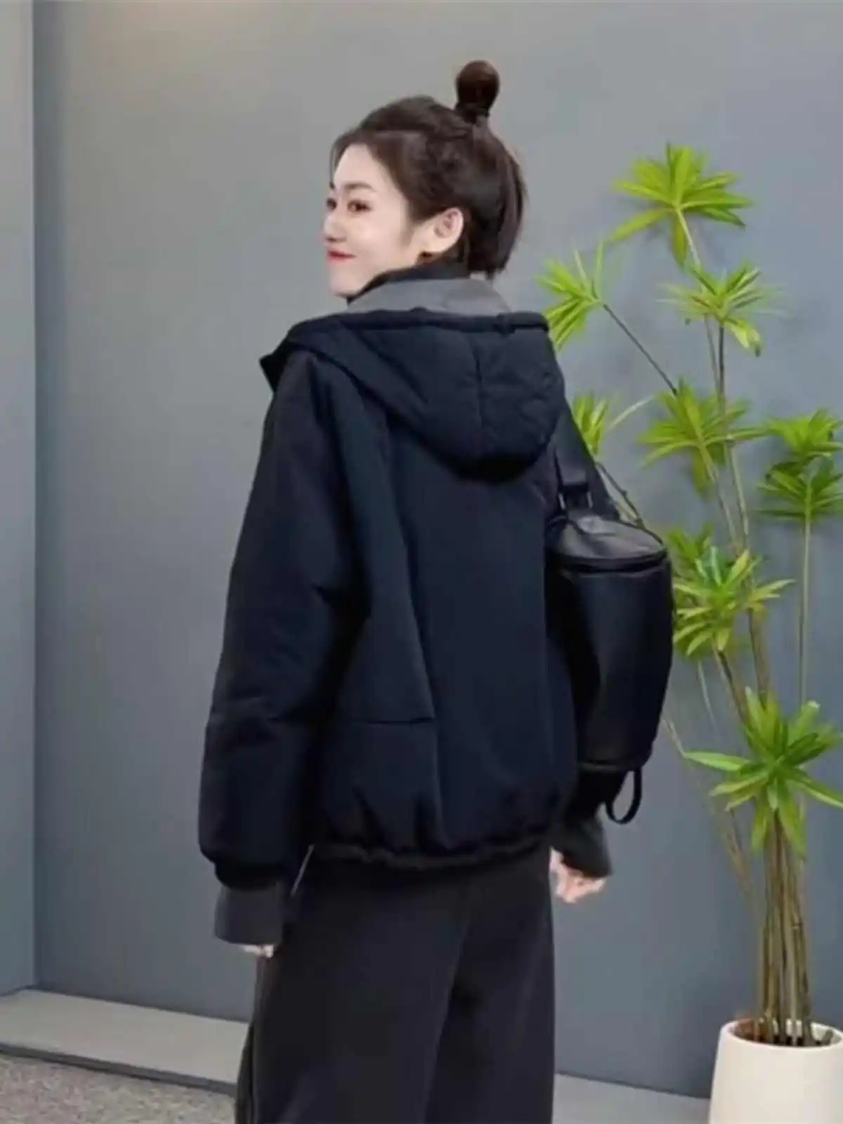 

Fashionable Black down Cotton Jacket Loose Lightweight Short Style Women's Winter New Arrival Casual Coat with Hood Zipper