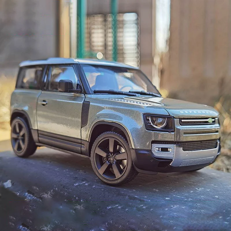 

WELLY 1:26 Land Rover Defender SUV Toy Alloy Car Diecasts & Toy Vehicles Car Model Miniature Scale Model Car Toys For Children