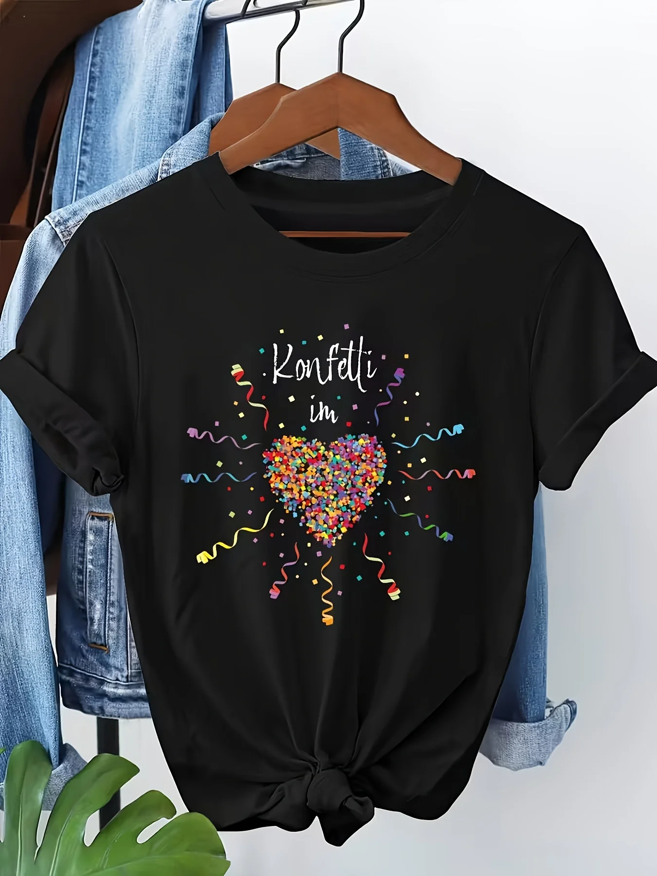 Party Style Confetti Heart German Text Print T-Shirt Cheerful Atmosphere Vibrant Color Scheme T Shirt Women's Casual Top Clothes