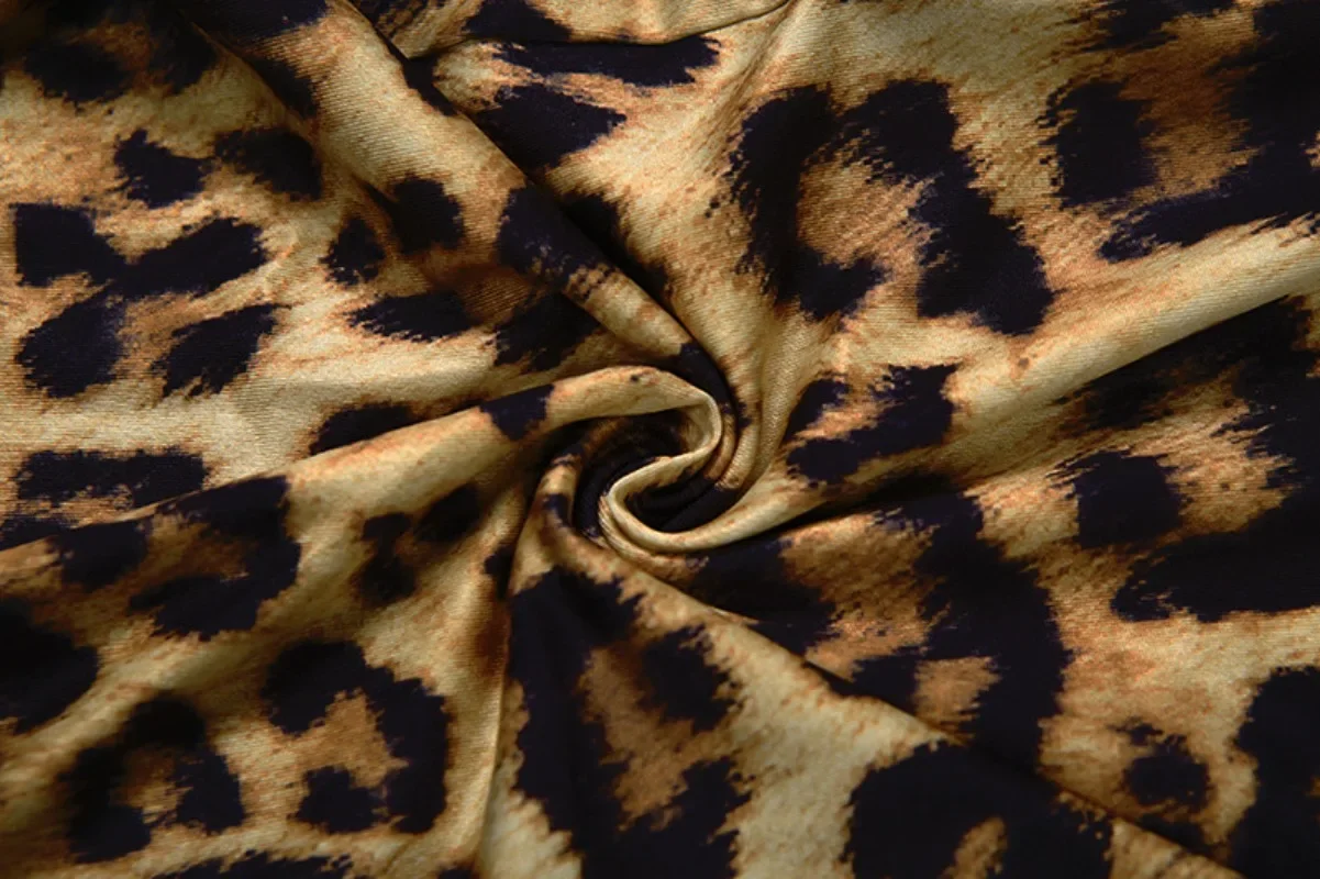 جمبسوت نسائي مثير بطبعة الفهد وياقة فروي مرقعة ورقبة على شكل V وأكمام طويلة وأرداف خوخية ملابس خروج ضيقة ملابس النادي