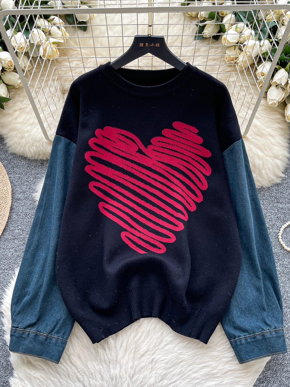 سترة محبوكة كاجوال للنساء فضفاضة بأكمام طويلة مع تطعيمات من الدنيم للخريف والشتاء، قطعة علوية أنيقة تقلل من مظهر العمر ومناسب...