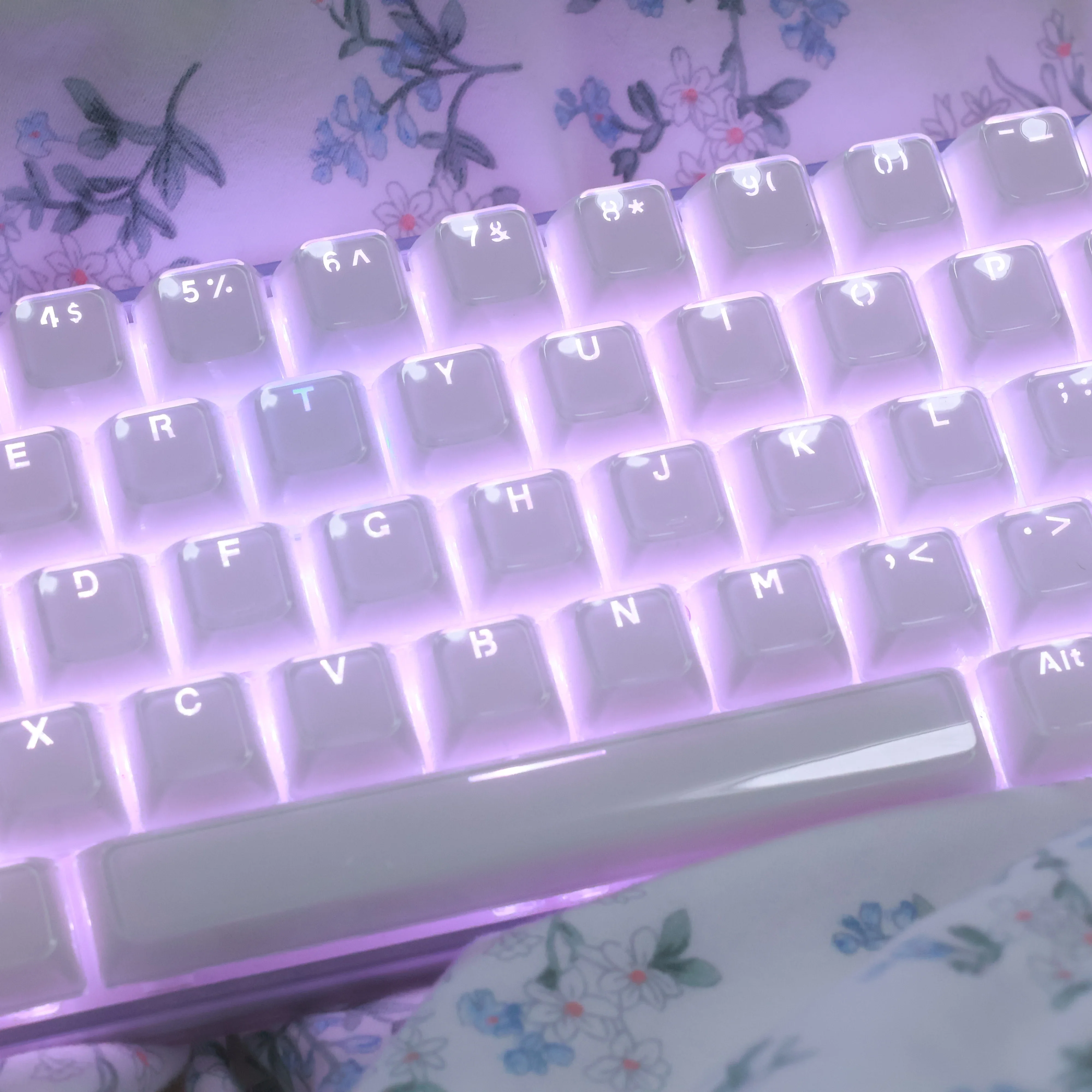 104 Keys Keycaps OEM Profile Translucent Pink Keycaps Mechanical Keyboard for ANSI Layout White Keycaps Backlit Jelly Crystal