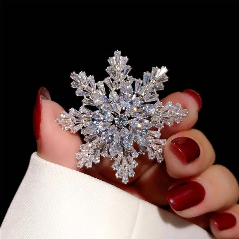 

CC Exquisite Brooches Multilayer Sparkly Zirconia Snowflake Shape Sweater Pins Shining Corsage Elegant Buckle Jewelry Charm B160