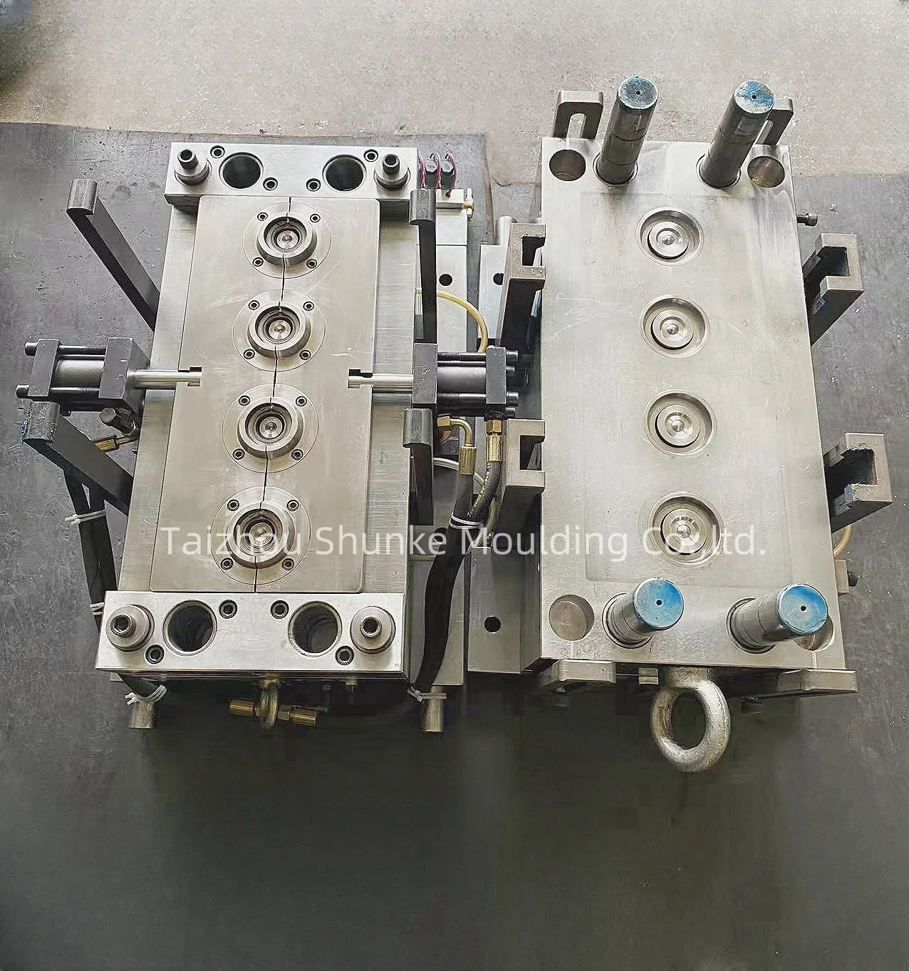 Valve Pin Hot Runner System Customizable Injection Mold For Liquid Storage Tubes