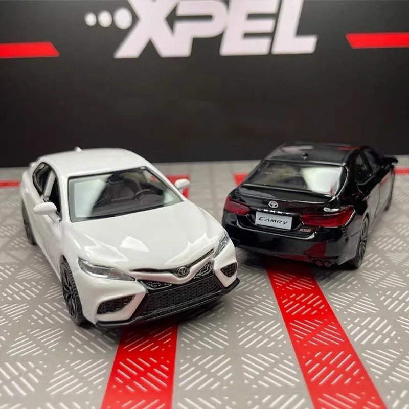 

1/36 TOYOTA Camry XSE Alloy Car Model Diecasts Metal Vehicles Car Model Simulation Miniature Scale Collection Childrens Toy Gift