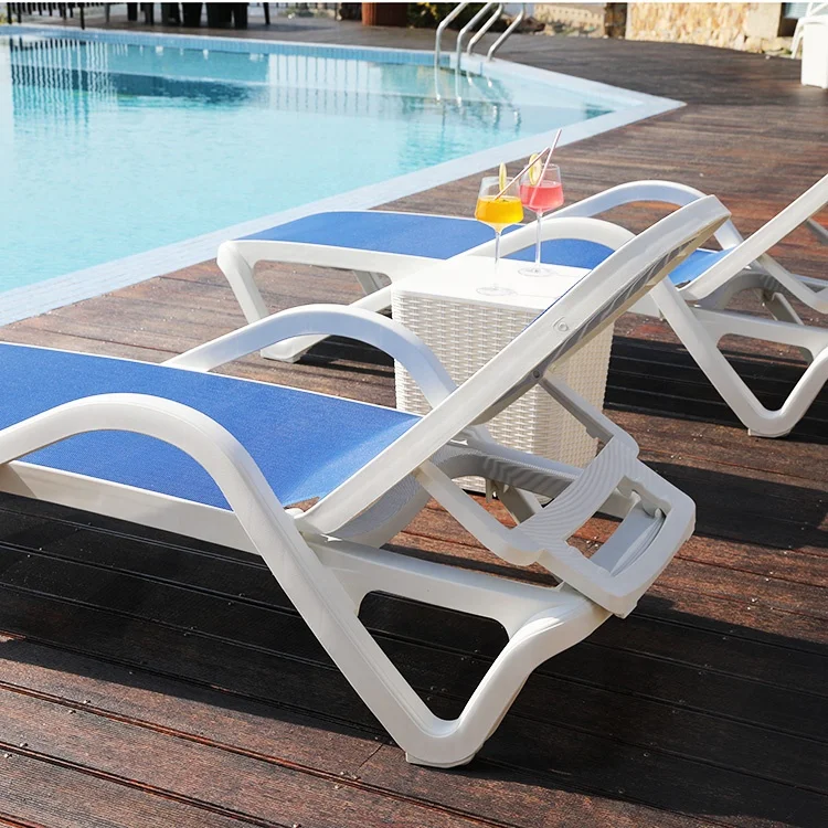Set da spiaggia Sedie a sdraio in plastica per esterni, chaise lounge moderna grande sedia da sole per esterni, divano per sedia da spiaggia per il tempo libero.