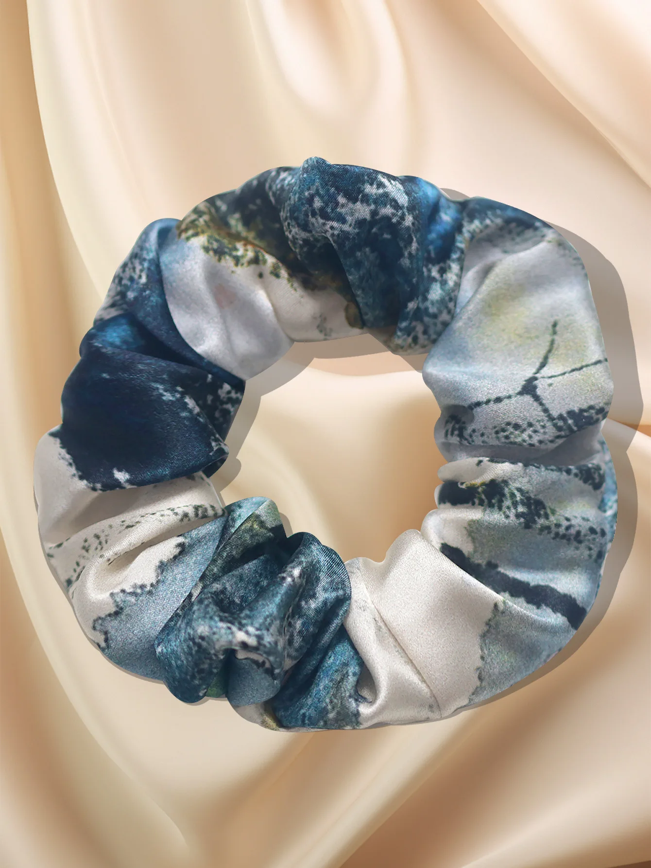 Breathable Mulberry Silk Hair Scrunchie 4cm 6cm Width Slip Proof No Fill Natural Silk Elastic Hair Tie