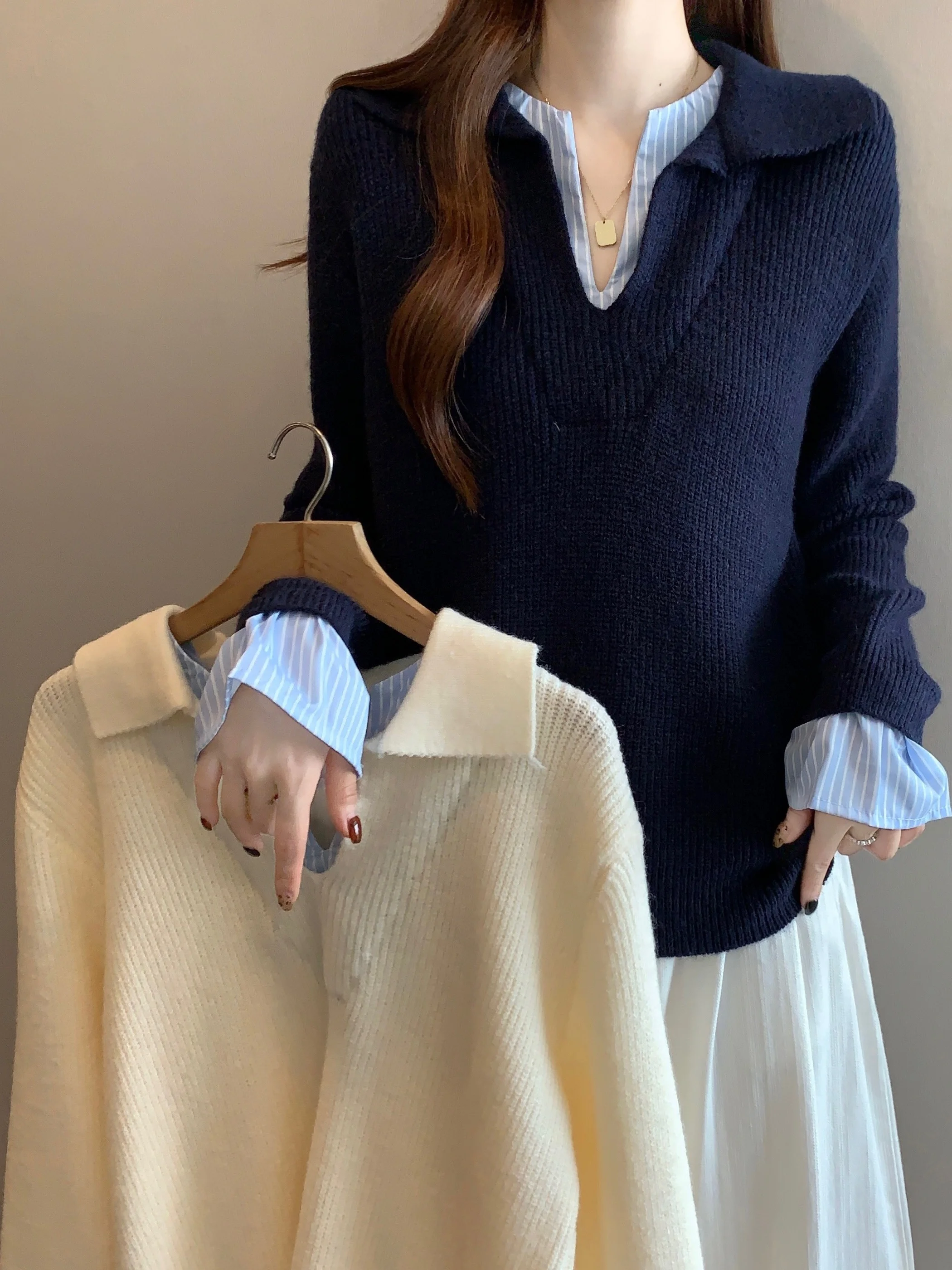 

Свободный вязаный свитер с V-образным вырезом в полоску, женский, в корейском стиле, больших размеров, повседневный, художественный, модный, имитация двухслойности, из полиэфирного волокна