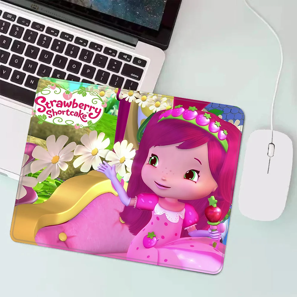 Strawberry-shortcake girl Gaming Mouse Pad XS Small Mousepad For PC Gamer Desktop Decoration Office Mouse Mat Deskmat Rug