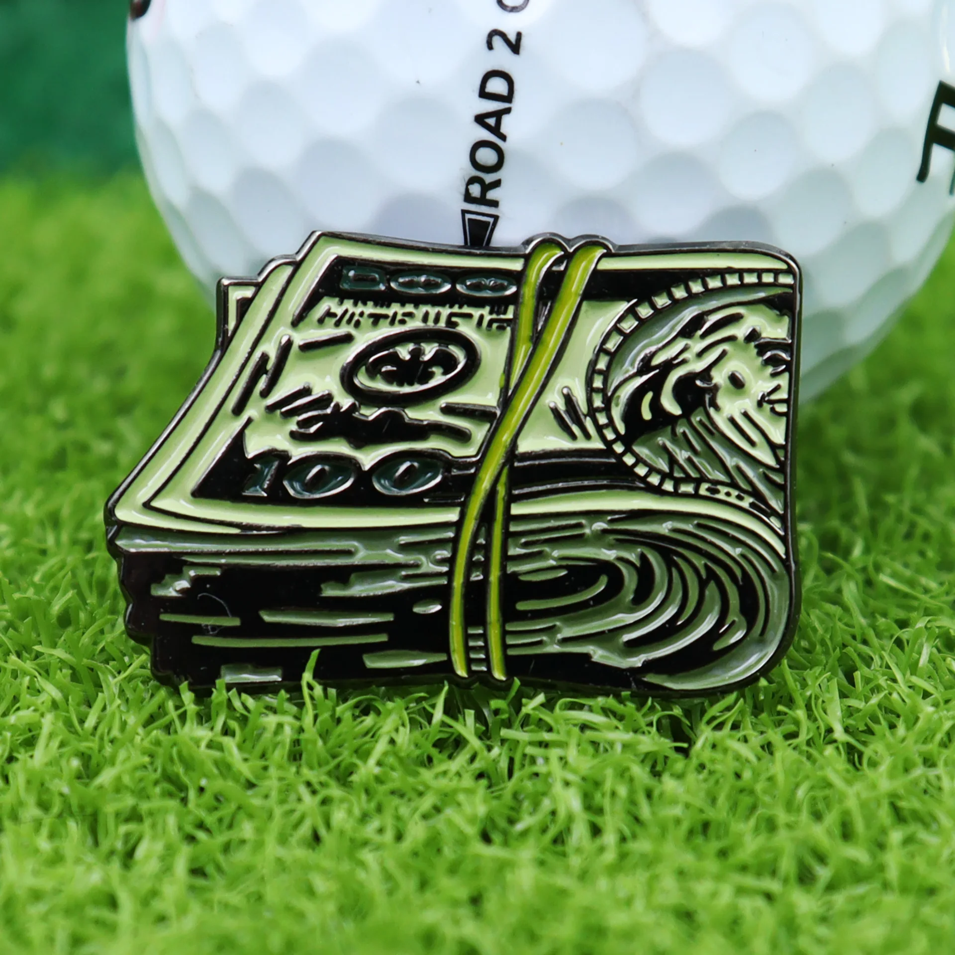 Nowe akcesoria golfowe Kreatywny metalowy znak emaliowany w kształcie dolara Marker pozycji piłki LY68542