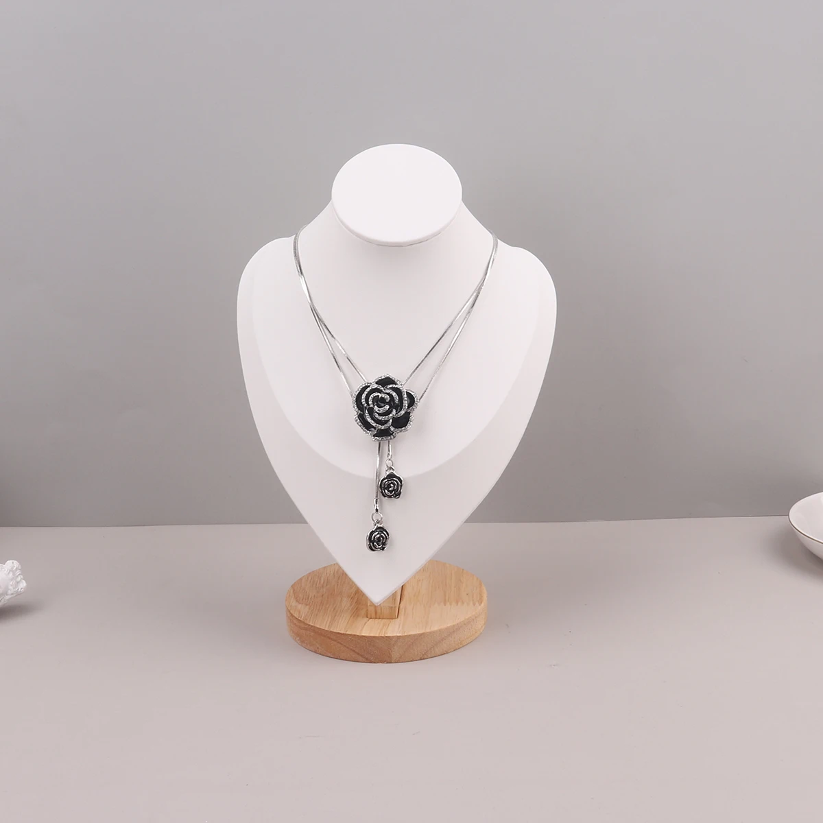 Velvet Portrait Necklace Display Pendant Organizer Jewelry Display Stand Jewelry Mannequin Bust Necklace Pendant Window Display