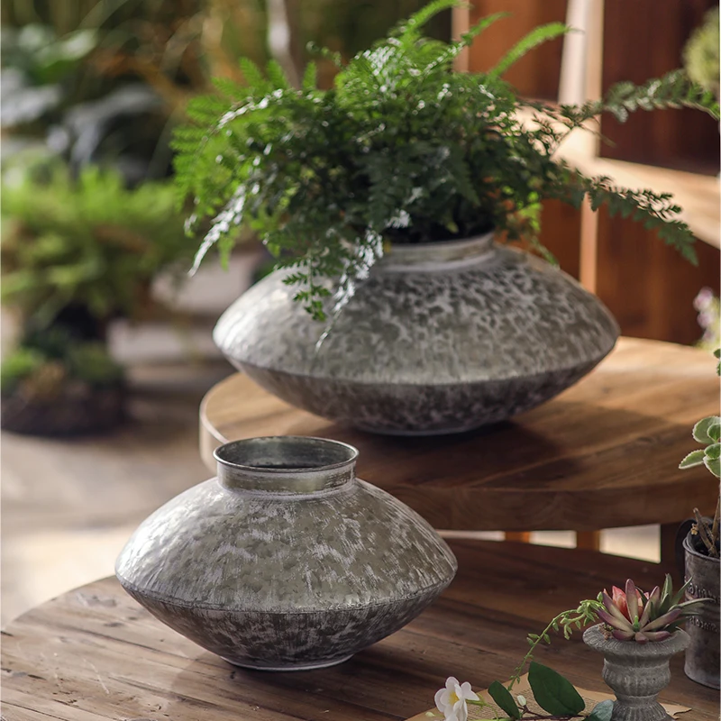 

Handmade Exclusive Quality Rustic Metal Iron Flower Vase Vintage Design Tabletop Vase Home Hotel for Weddings Use