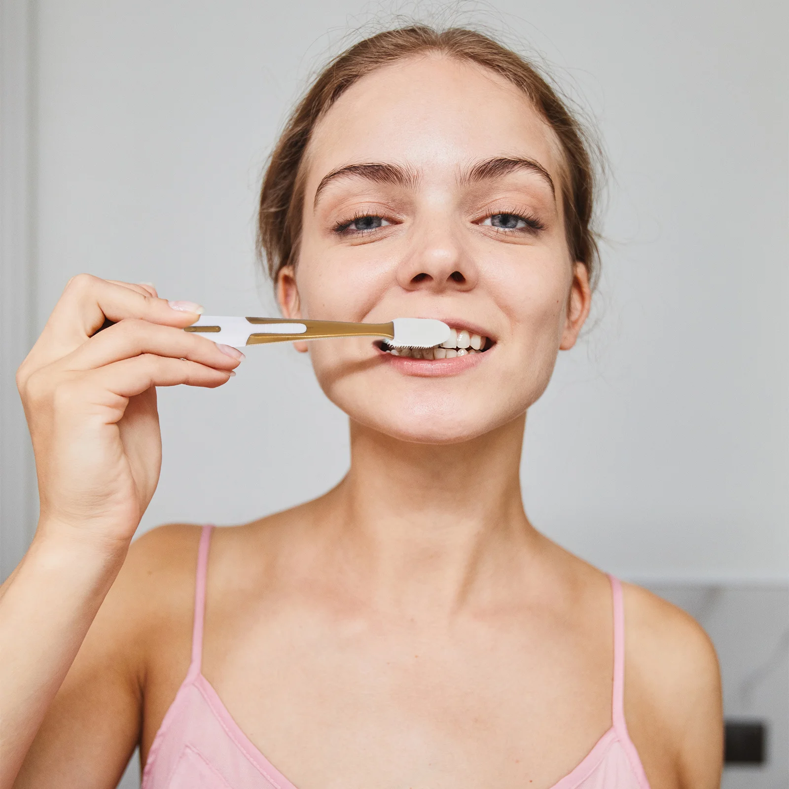 

4pcs Replacement Toothbrush Heads For Adults, Soft Bristles, Smooth Silicone Handle, Plaque Removal, Assorted Colors, Compatible