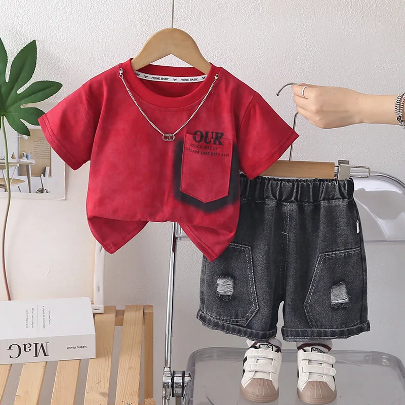 

Летний костюм для мальчиков в корейском стиле: повседневная одежда для 1-5 лет, футболка с коротким рукавом и джинсовые шорты, комплект из двух предметов