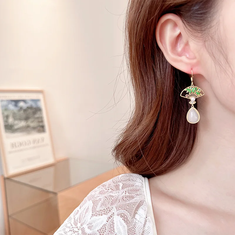 

New Chinese-style retro gold-plated fan earrings, ancient-style ear hooks, exquisite Hanfu earrings for women