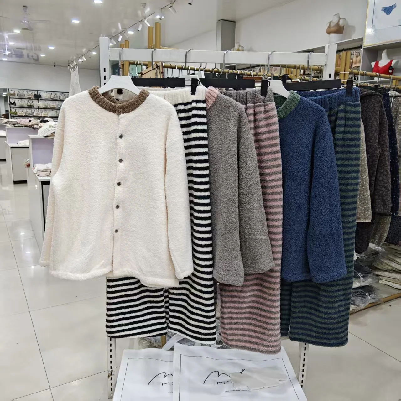 autumn-winter-women's-warm-fleece-pajamas-loose-comfortable-home-wear-striped-sleepwear-set-button-front-long-sleeve-round-neck