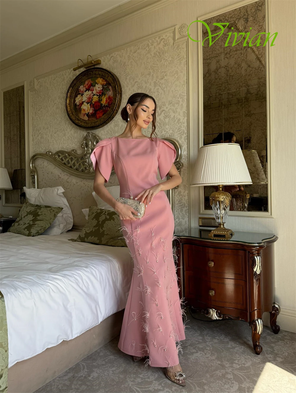 

Customized Graceful Pink Jersey Evening Dress Classic O-Neck Short Sleeves Celebrity Gowns Delicate Crystal Feathers Prom Dress