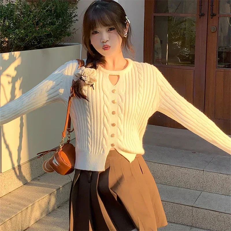 

Pullovers Women Hollow Out Buttons Slim Autumn O-neck Casual Knitted Jumpers Design Gentle All-match Korean Style Streetwear