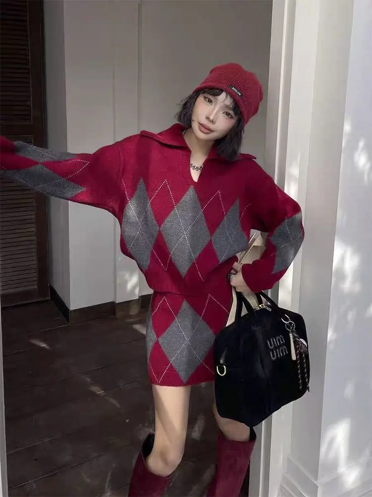 

High-end contrasting color diamond grid V-neck sweater+short skirt women's autumn and winter lazy style knitted two-piece set