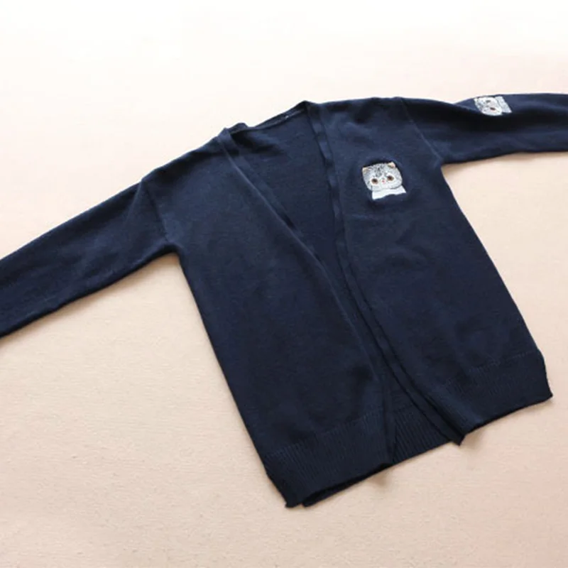 森ガール甘いネイビーブルー色フルスリーブセーター女性服ルーズ漫画猫刺繍女性かわいいカーディガン U636