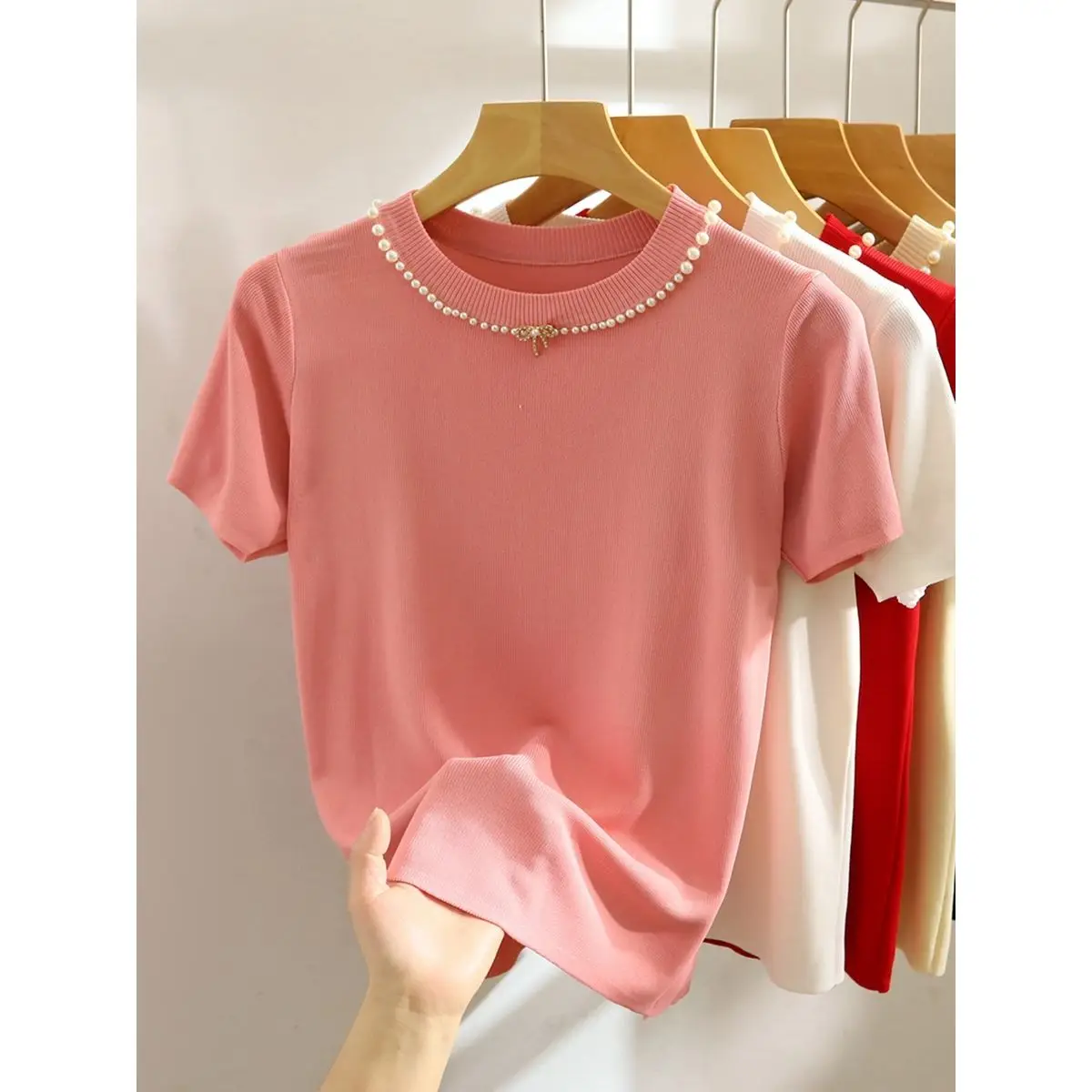 

Short Sleeve Knitted T-shirt Women's Summer 2023 New Versatile Slim Design Sense Beaded Round Neck Cropped Knit Top