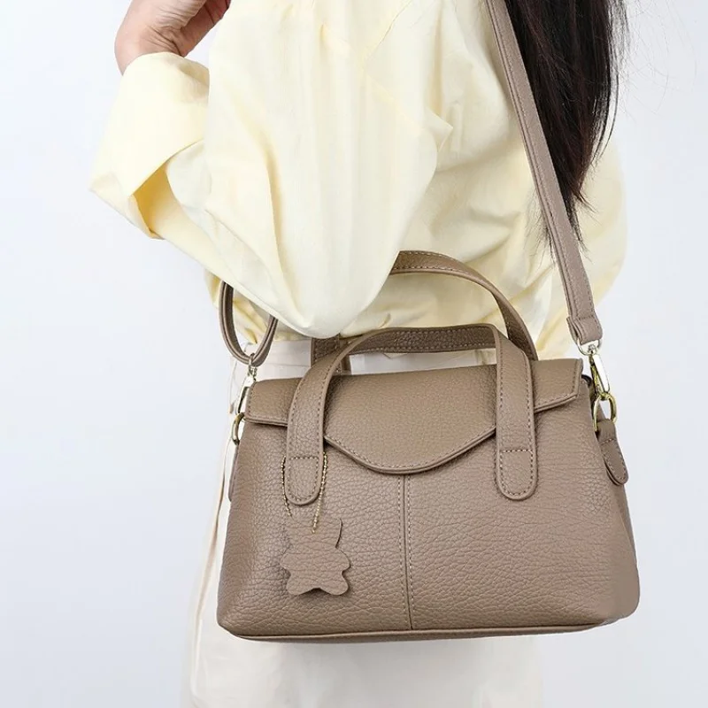 

Fashionable Leather Women's Messenger Bag Luxury Brand Classic Elegant Trendy Design Bag