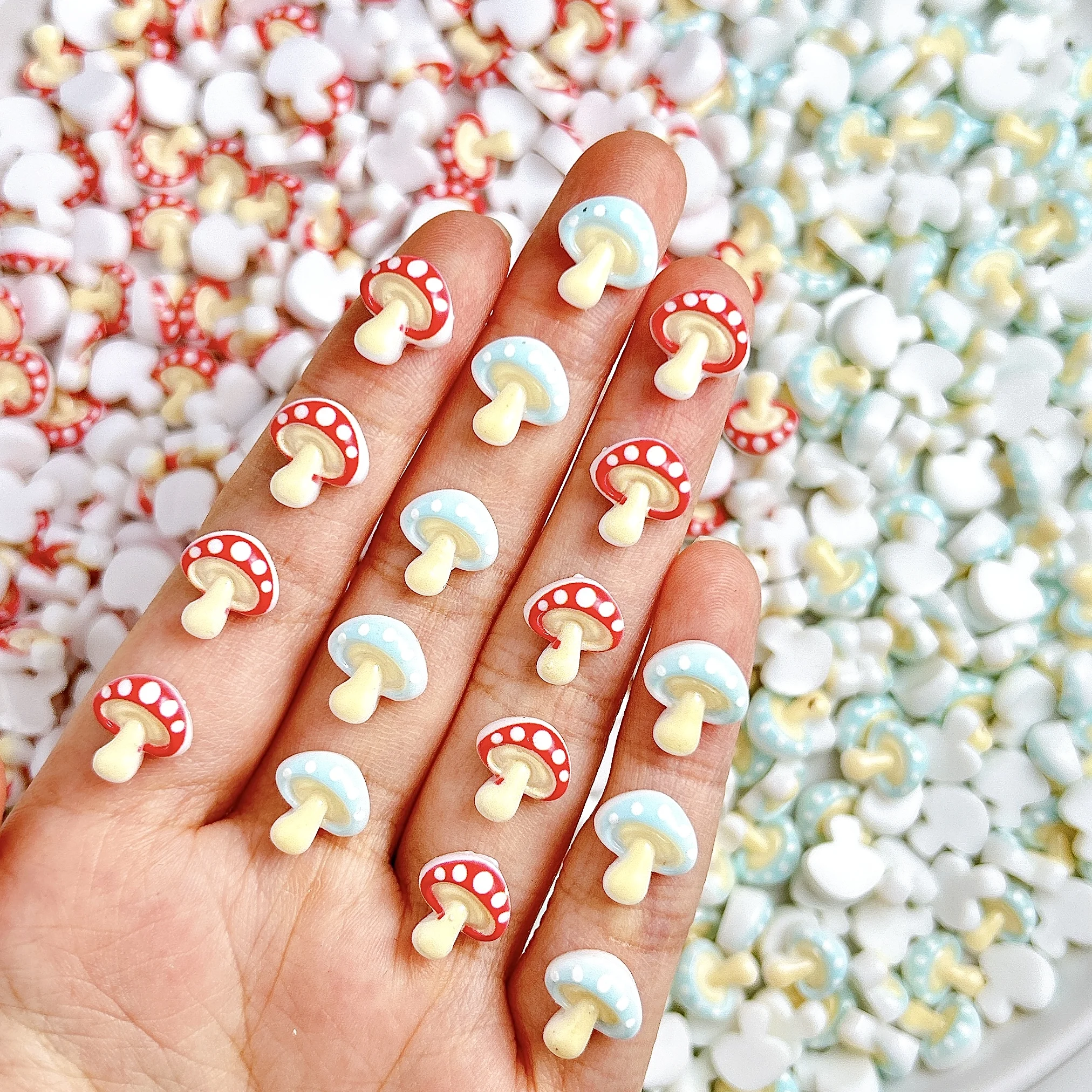30PCS Cartoon Entzückende Polka Dot Pilz Nagel Charms 3D Kreative Simulierte Regenschirm Pilz Harz Nail art Dekorationen für DIY