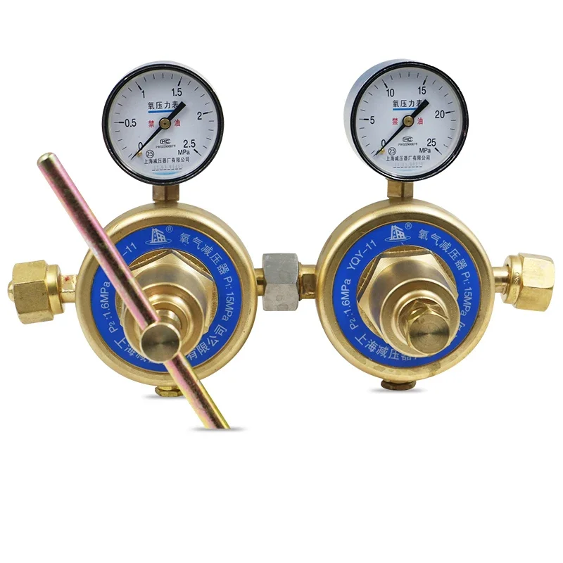 Double section oxygen pressure regulator pressure gauge high sensitivity