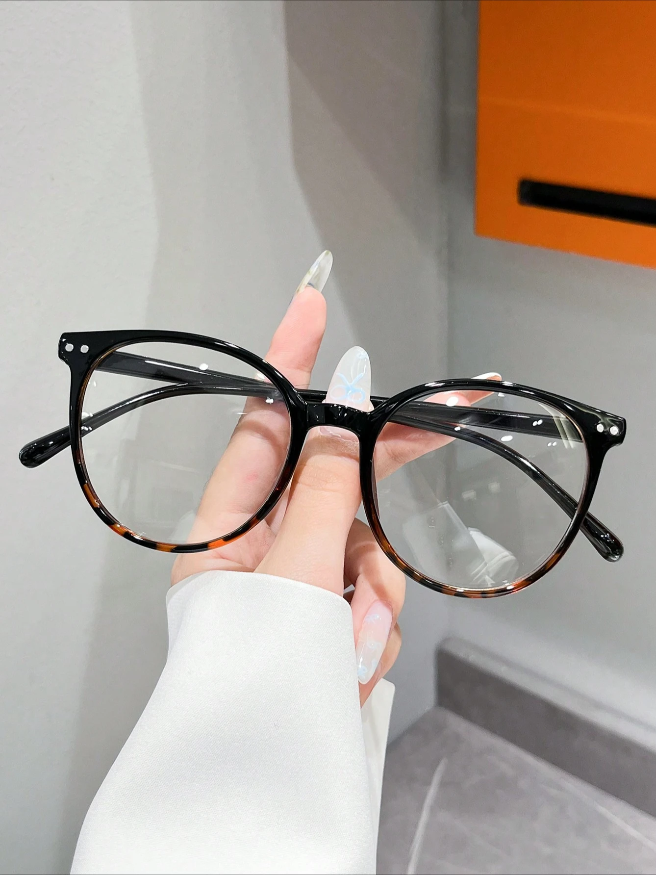 نظارات دائرية محمولة للجنسين تناسب الجميع عالية الوضوح تحجب الضوء الأزرق بدون وصفة طبية، للاستخدام الخاص في الهواء الطلق