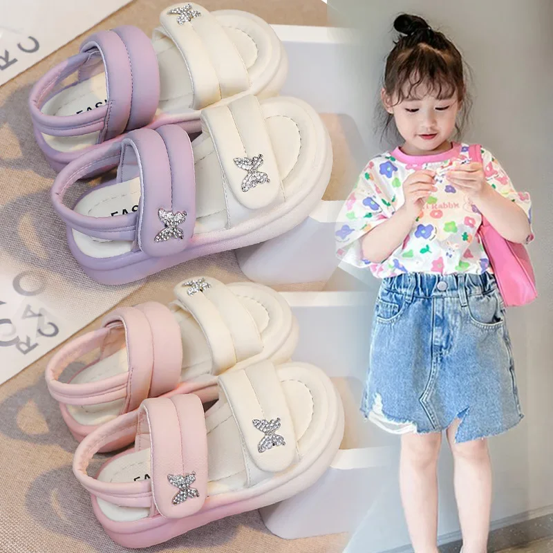 

Детские сандалии, новинка лета 2024, сандалии принцессы с кристаллами и бабочками для девочек, повседневная детская пляжная обувь с мягкой подошвой