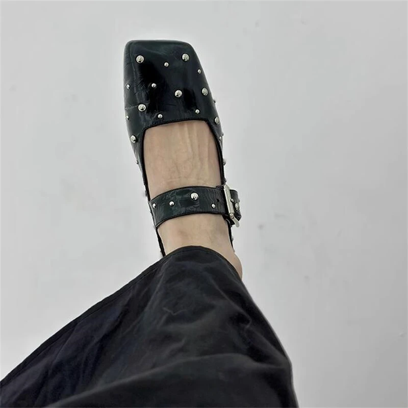 New Fashion Black Rivets Square Toe Flats Women Vintage Mary Jane Leather Shoes Ladies Genuine Leather Female Work Shoes 