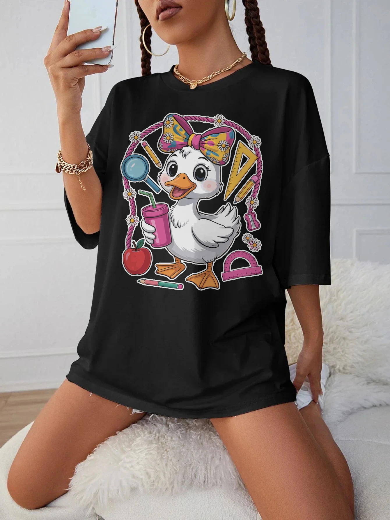 

Удобная черная футболка для беременных с круглым вырезом Preppy Goose Coquette Back To School, свободная посадка, идеально подходящая для позднего беременности