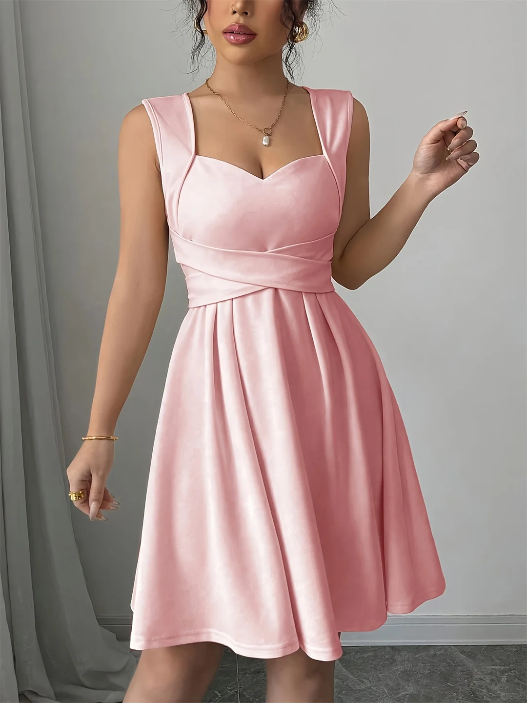 

Elegant Spaghetti Straps Homecoming Dresses Soft Satin Sweetheart Ruffles Mini Evening Gown Women's Simple Chic Short Prom Dress